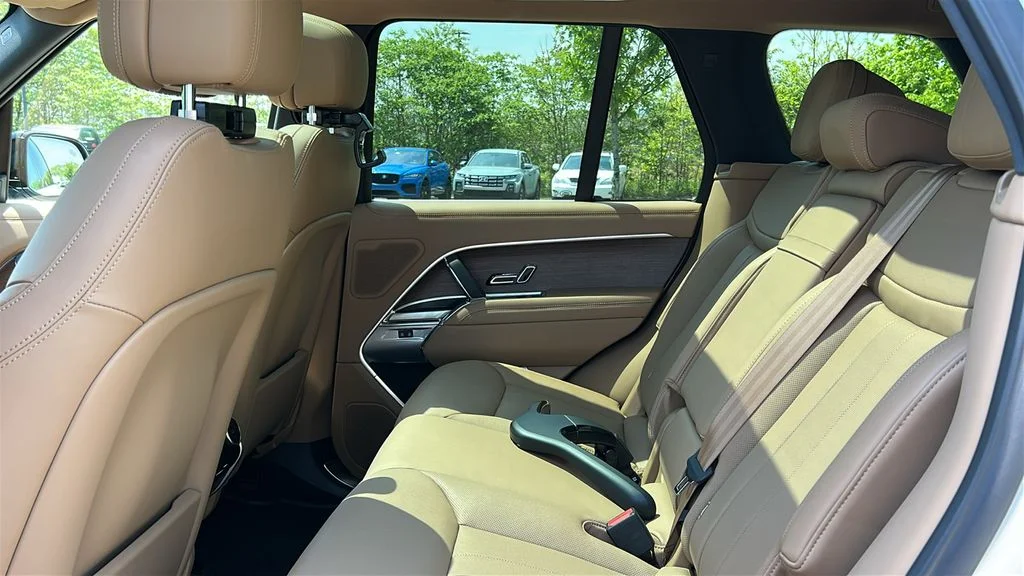 2026 Land Rover Range Rover SE - Photo 22