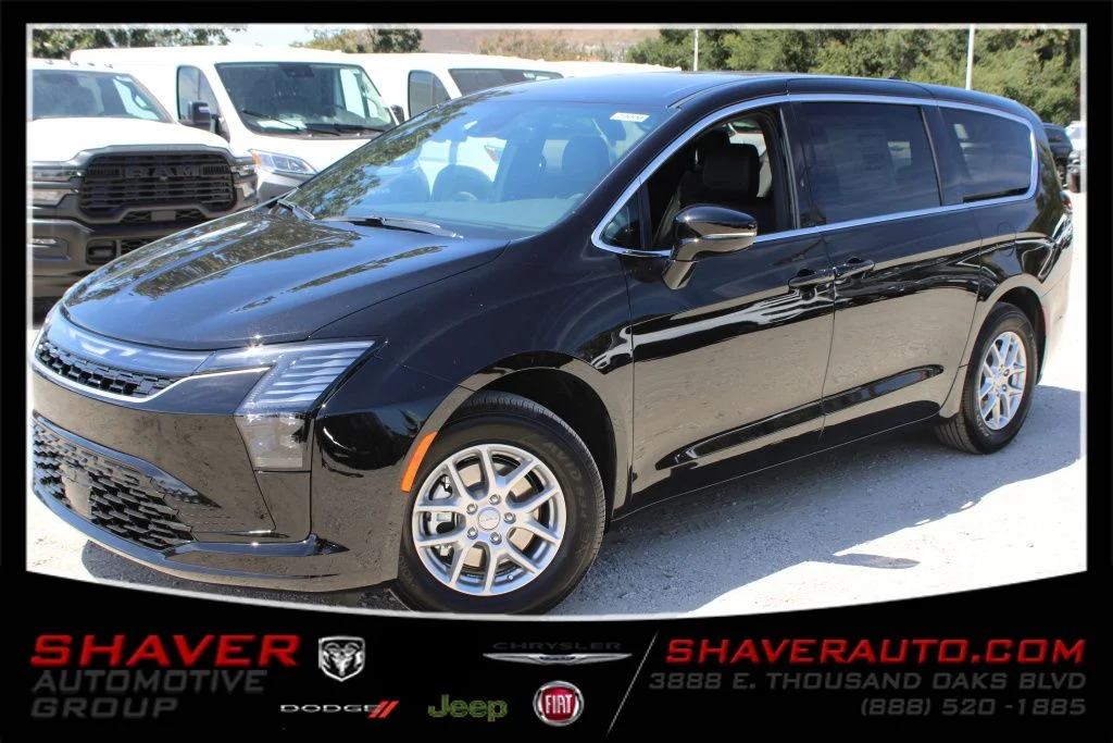 2027 Chrysler Pacifica Select's photo