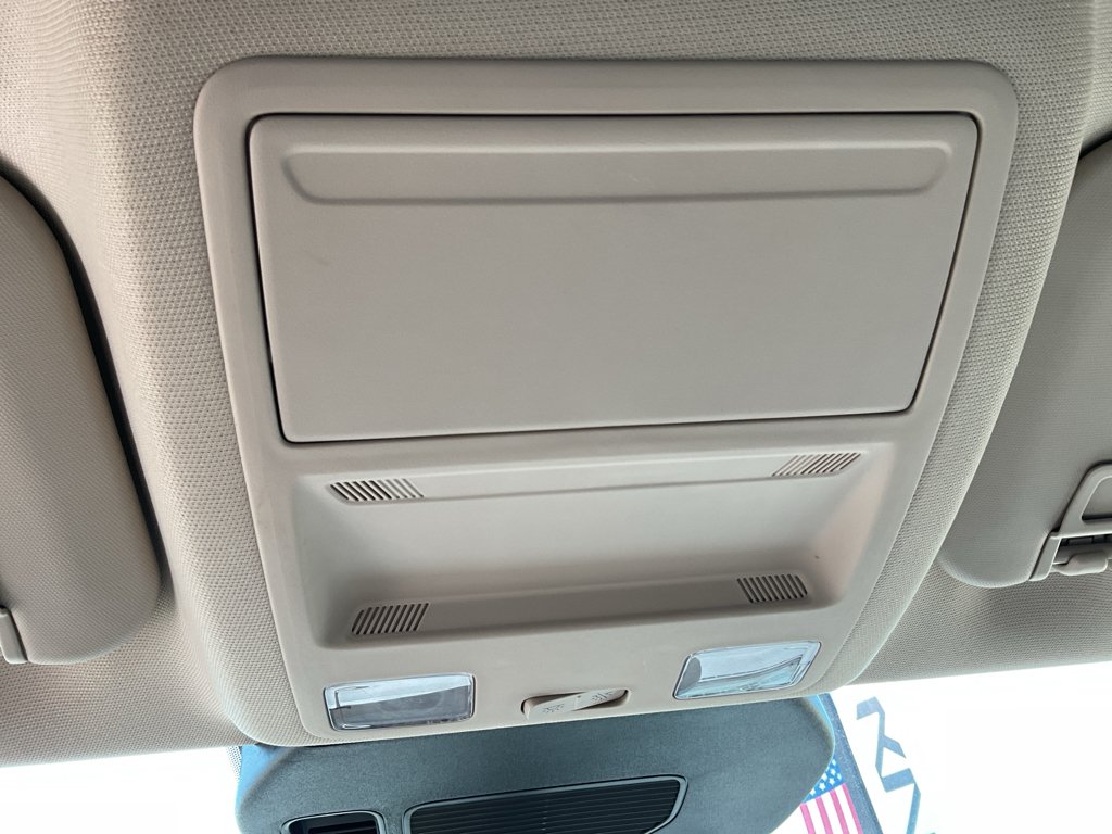 Used 2020 Magnetic Metallic Ford SE image 32