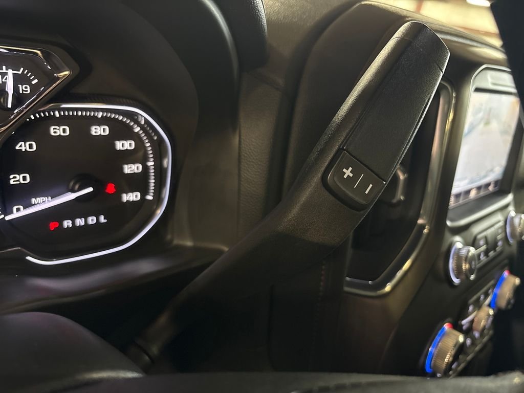 Used 2020 White GMC AT4 image 25