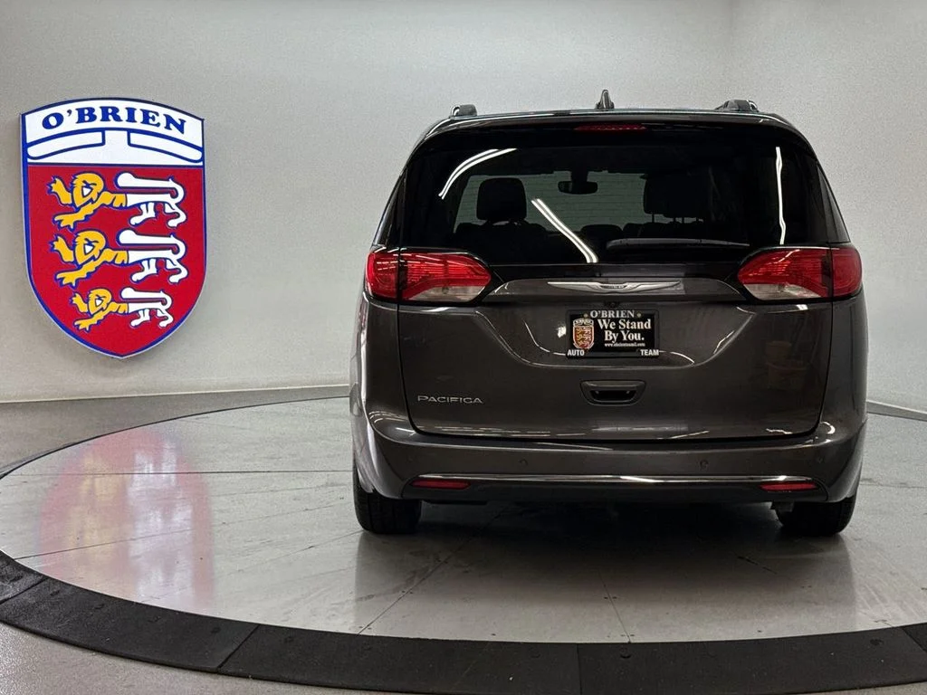 Used 2020 Crystal Metallic Chrysler Touring L image 11