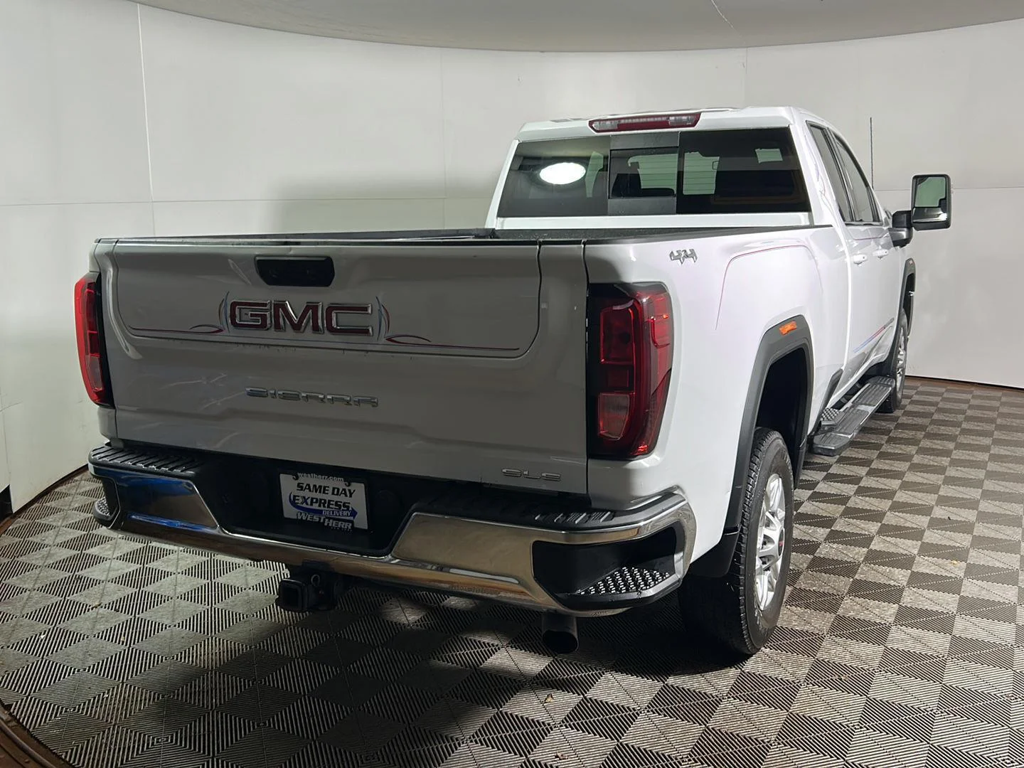 Used 2022 Summit White GMC SLE image 5