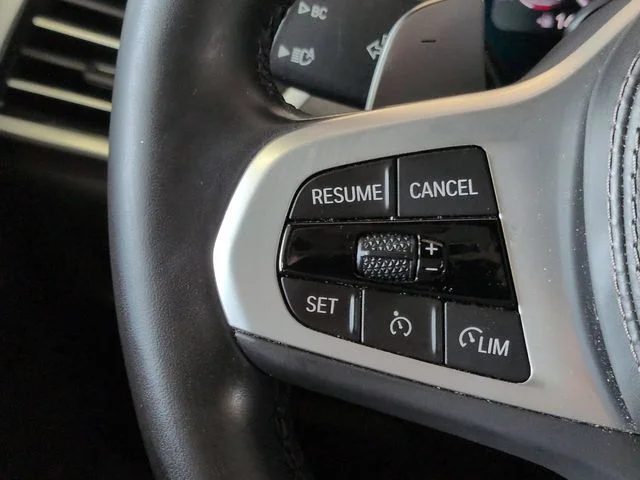 Used 2022 Green BMW xDrive40i image 26