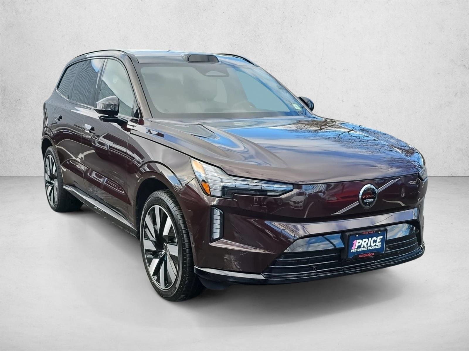 Used 2025 Mulberry Metallic Volvo Ultra image 3