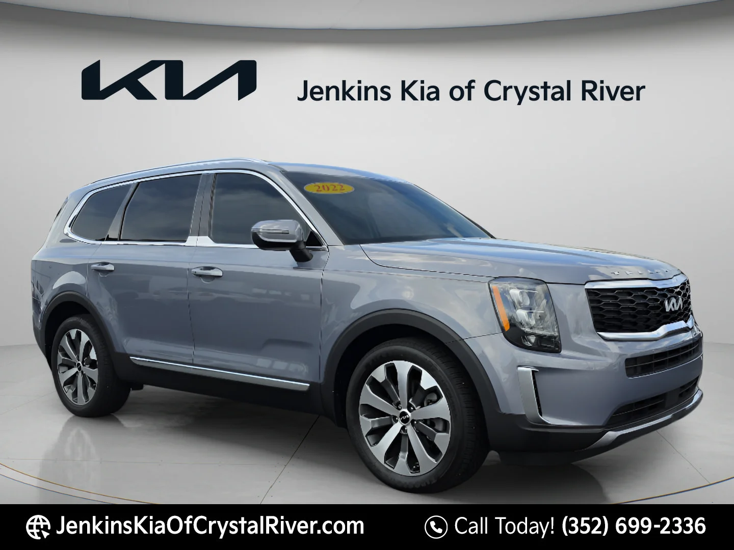 Used 2022 Everlasting Silver Kia EX image 2