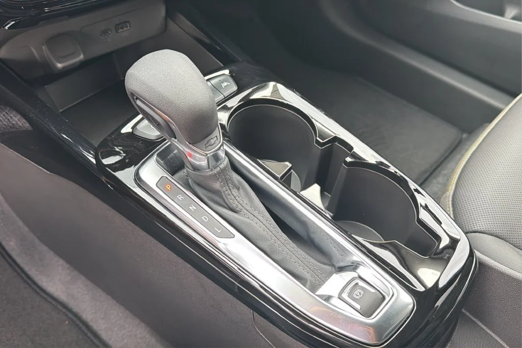 New 2026 Summit White Chevrolet ACTIV image 31
