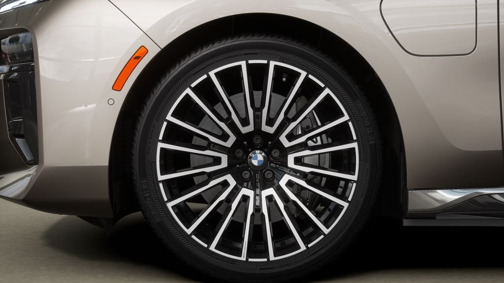2026 BMW 7 Series 750e - Photo 34