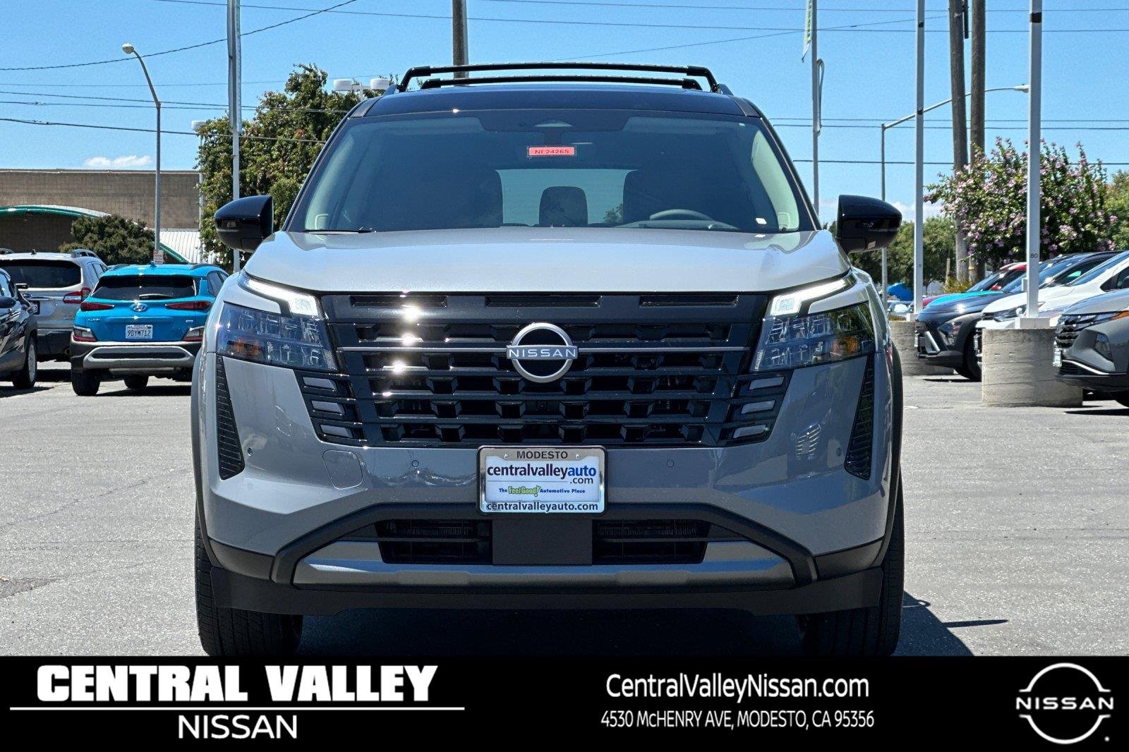 New 2026 Boulder Gray Pearl/Super Black Nissan Platinum image 9