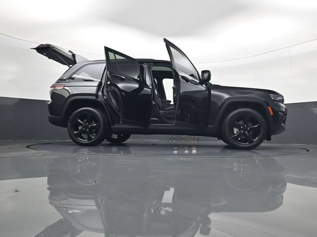 Used 2025 Black Jeep Limited 4x4 image 33