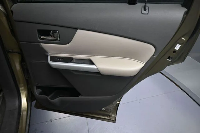 Used 2013  Ford SEL image 15