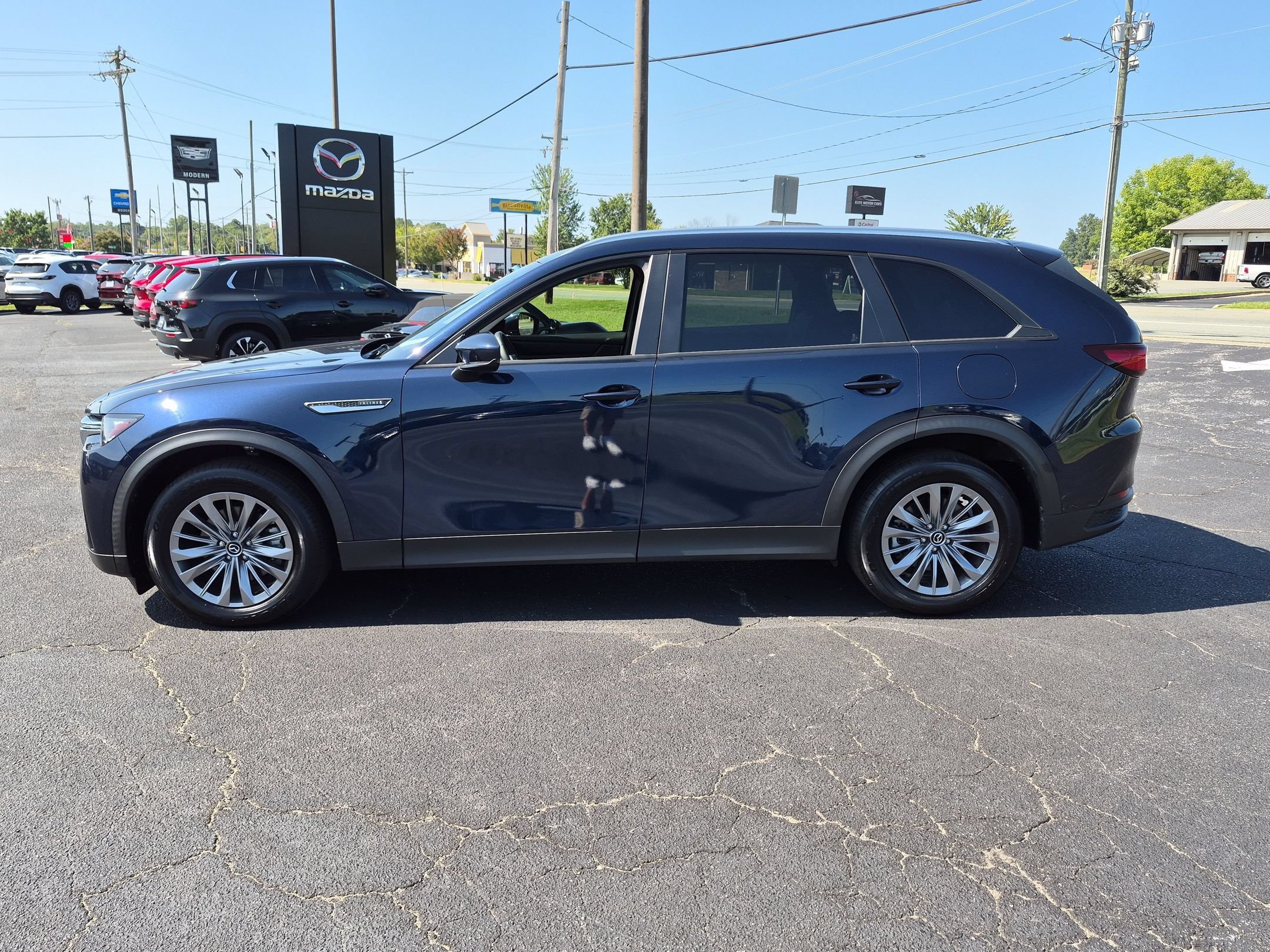 Used 2025 Deep Crystal Blue Mica Mazda Select Package image 2