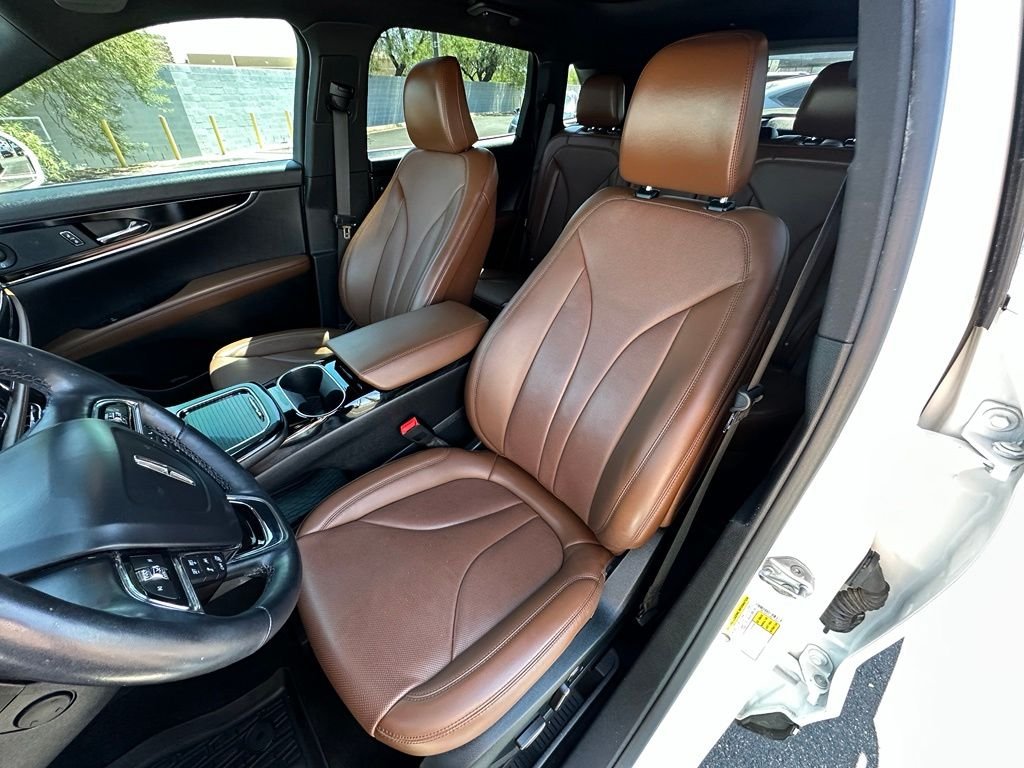 Used 2022 White Lincoln Reserve image 5