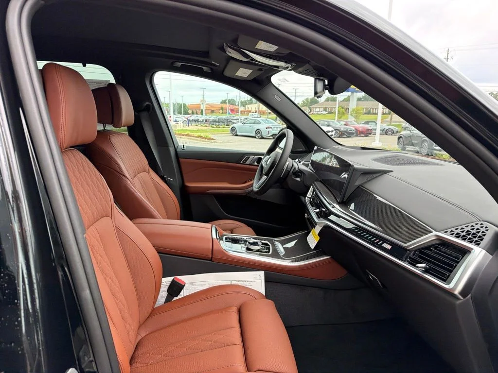 New 2026 Black Sapphire Metallic BMW M60i image 25