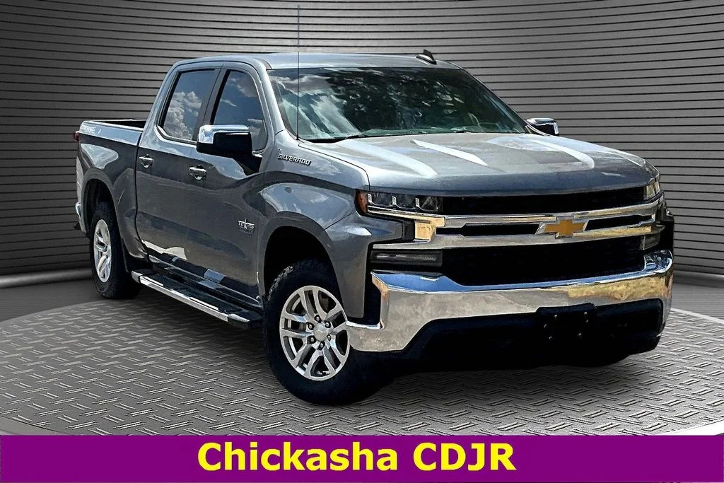 Used 2020 Gray Chevrolet LT image 3