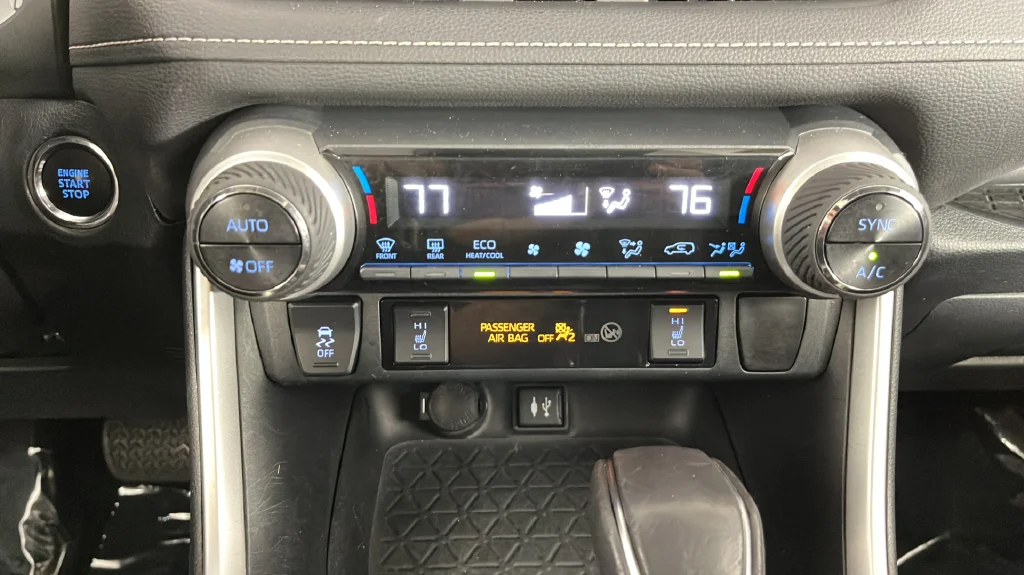 2019 Toyota RAV4 XLE Premium - Photo 31