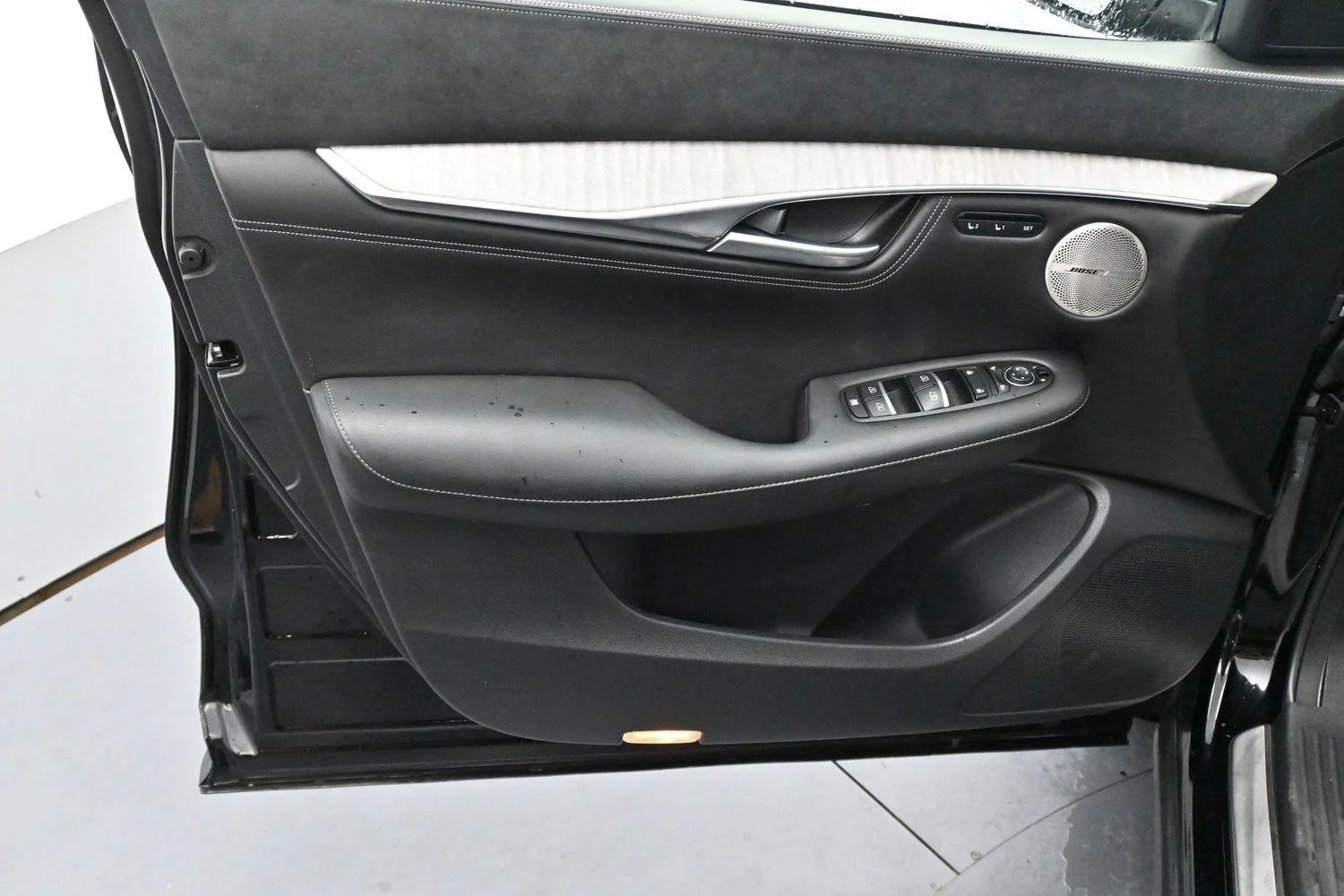 Used 2024 Black Obsidian INFINITI SENSORY image 11