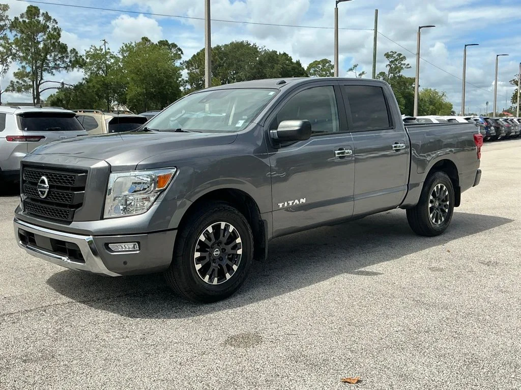 Used 2021 Gray Nissan SV image 2