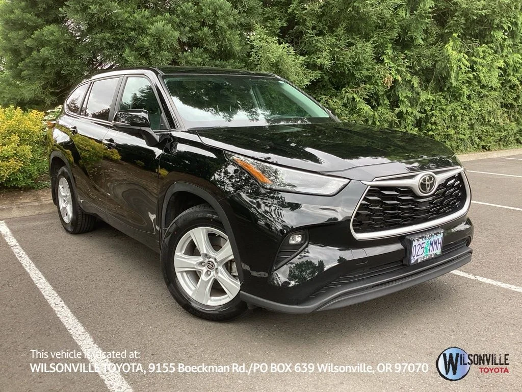 2023 Toyota Highlander LE FWD's photo