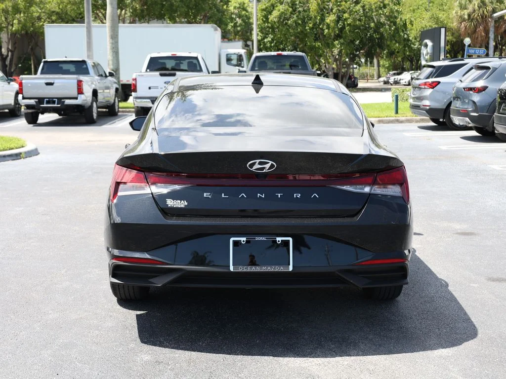 Used 2023 Black Hyundai SEL image 6