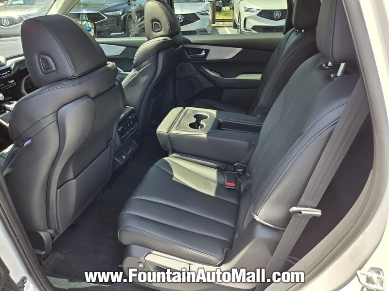 Used 2025 Platinum White Pearl Acura FWD image 9