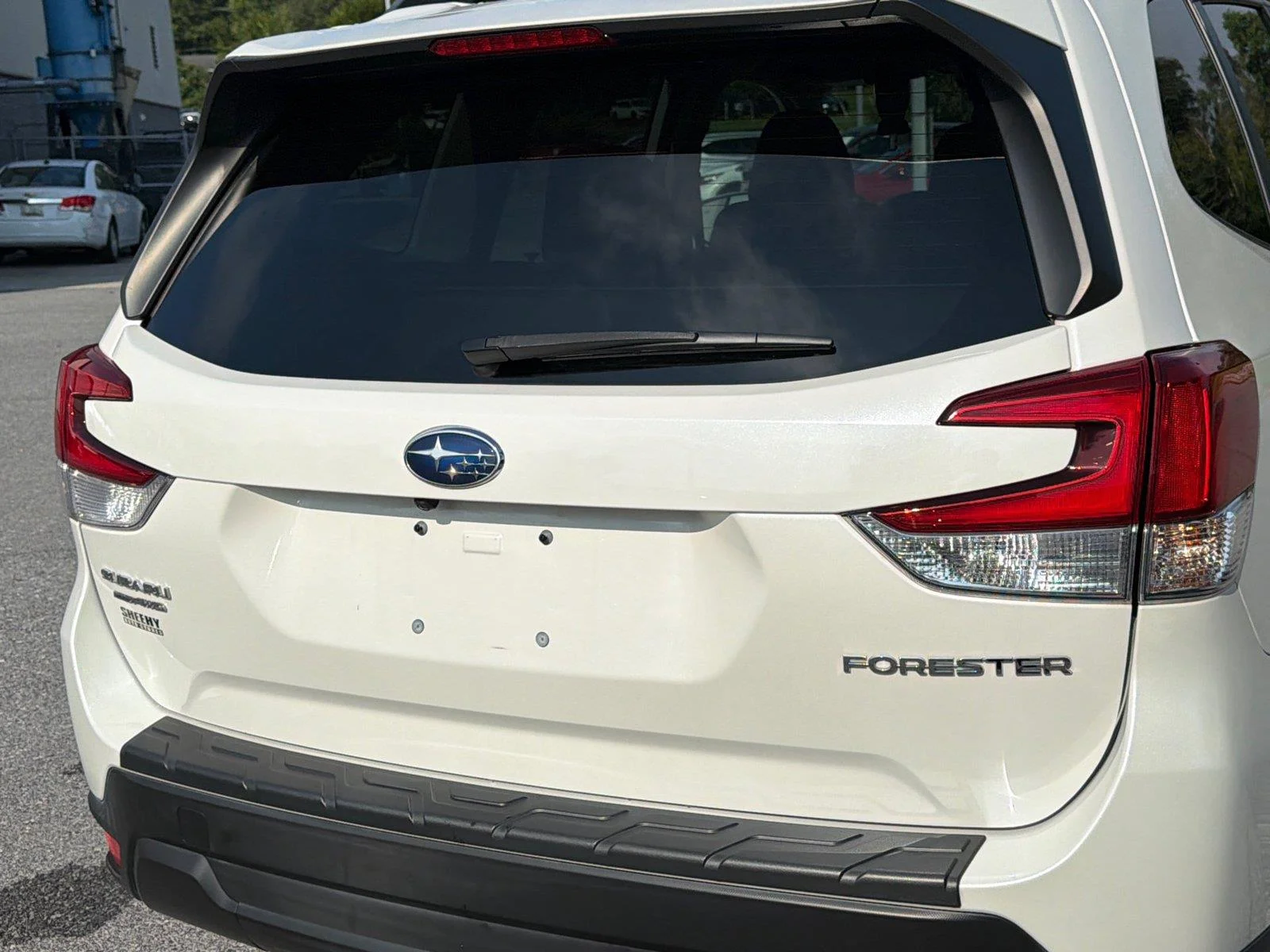 Used 2021 Crystal White Pearl Subaru Premium image 28