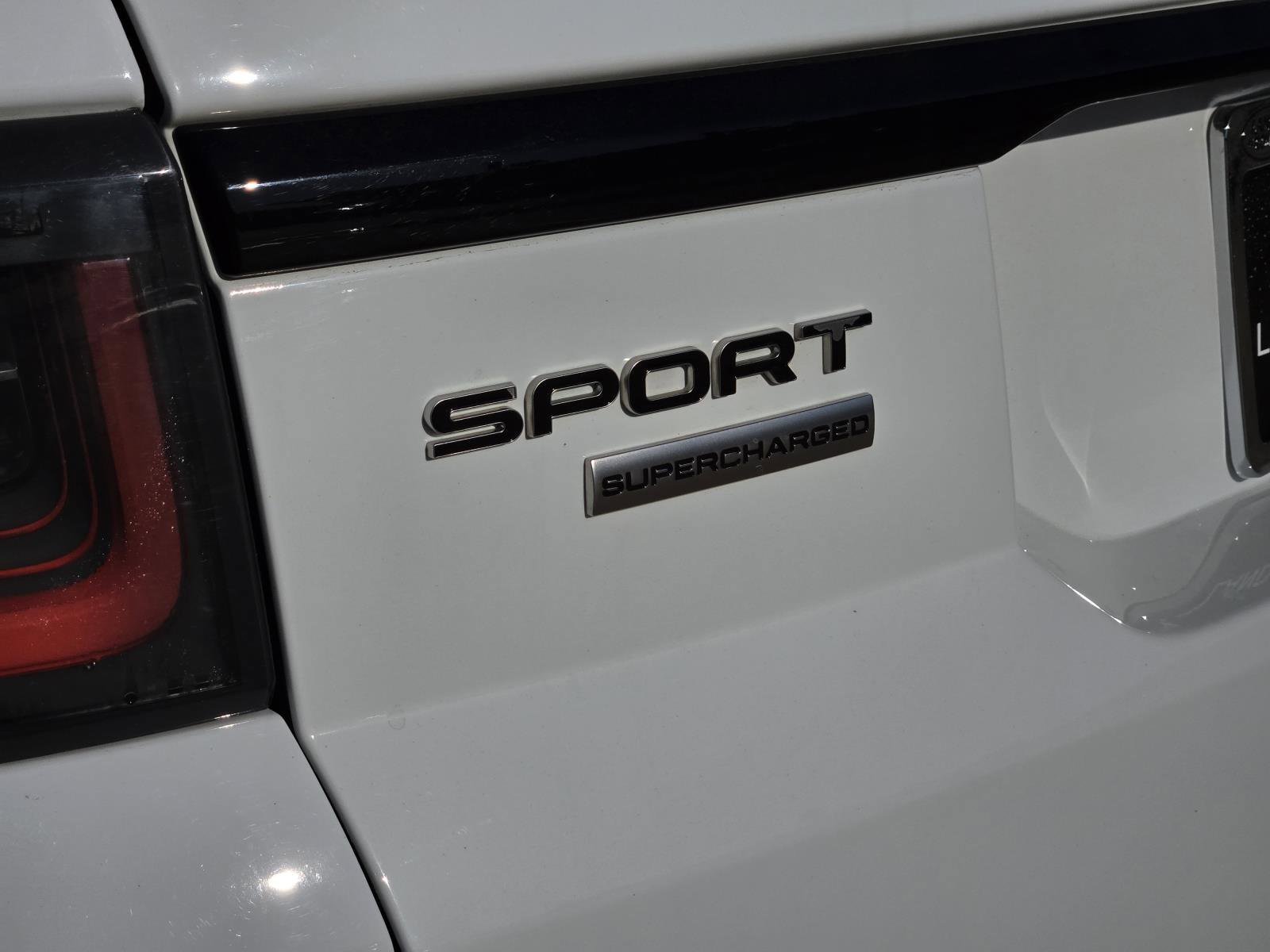 Used 2019 Fuji White Land Rover Dynamic image 8