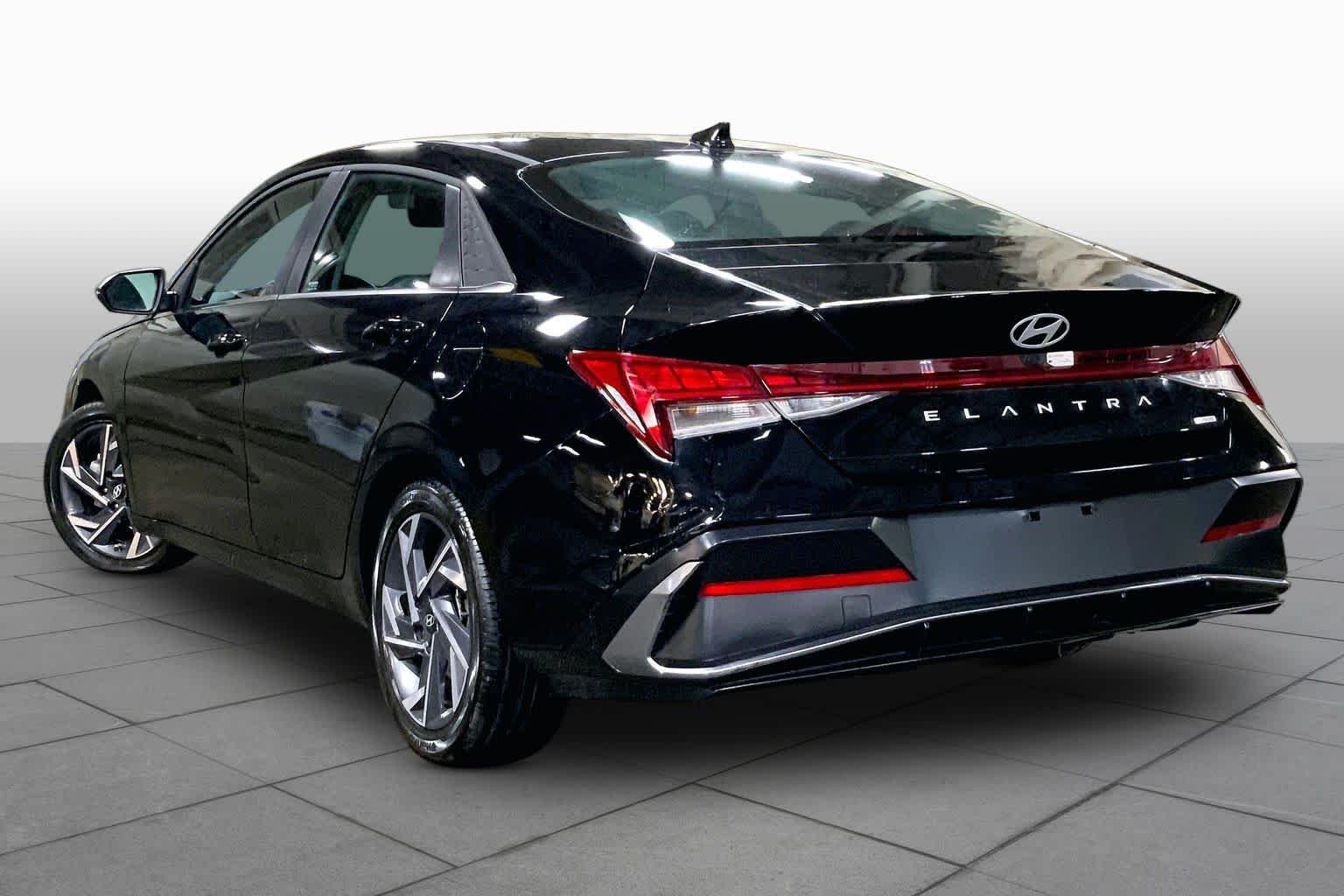 Used 2025 Abyss Black Hyundai Limited image 12
