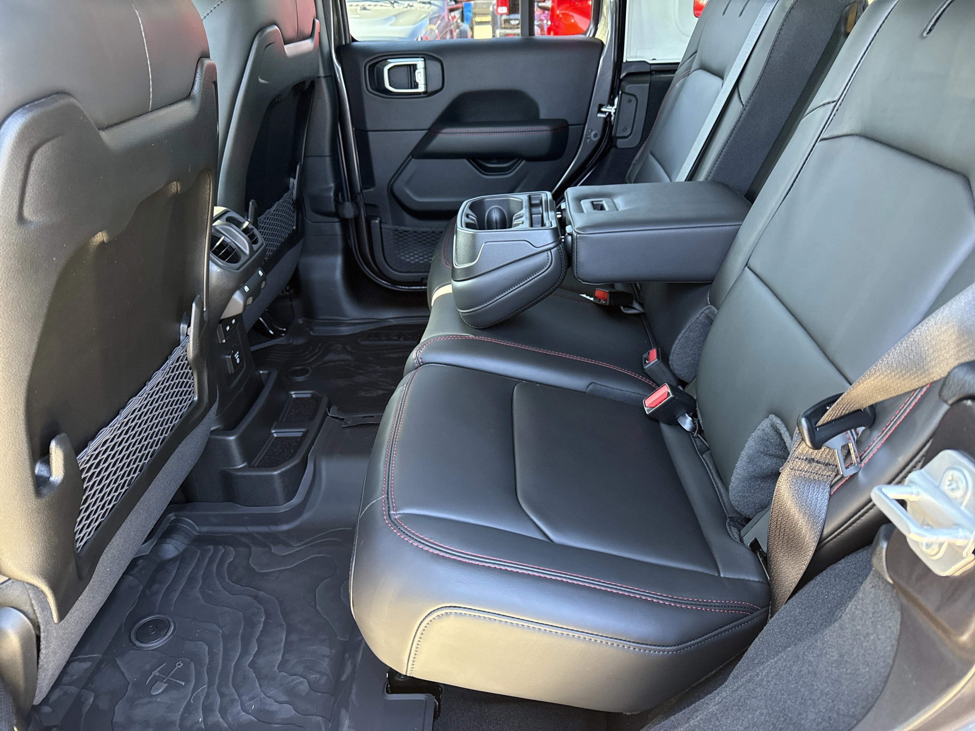 New 2026 Granite Crystal Metallic Clearcoat Jeep Rubicon image 23