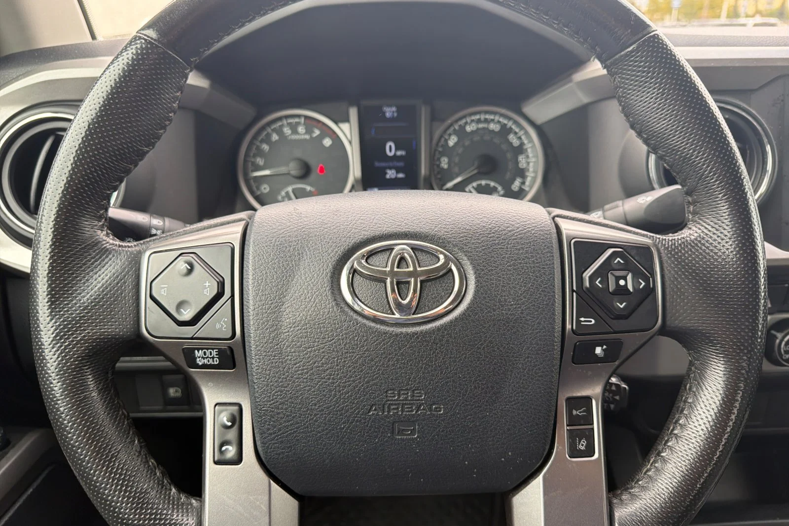 Used 2018 White Toyota SR5 image 27
