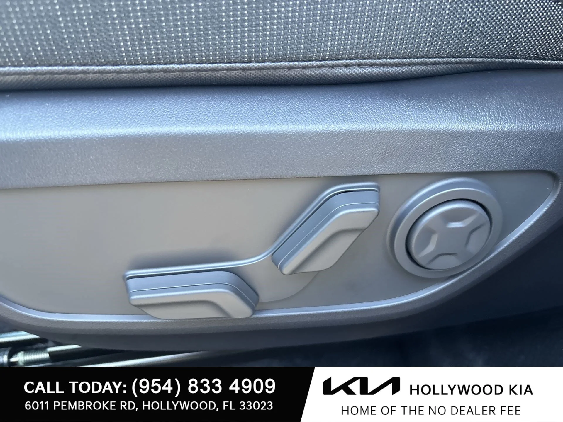 New 2027 Pale Gray Kia S image 16
