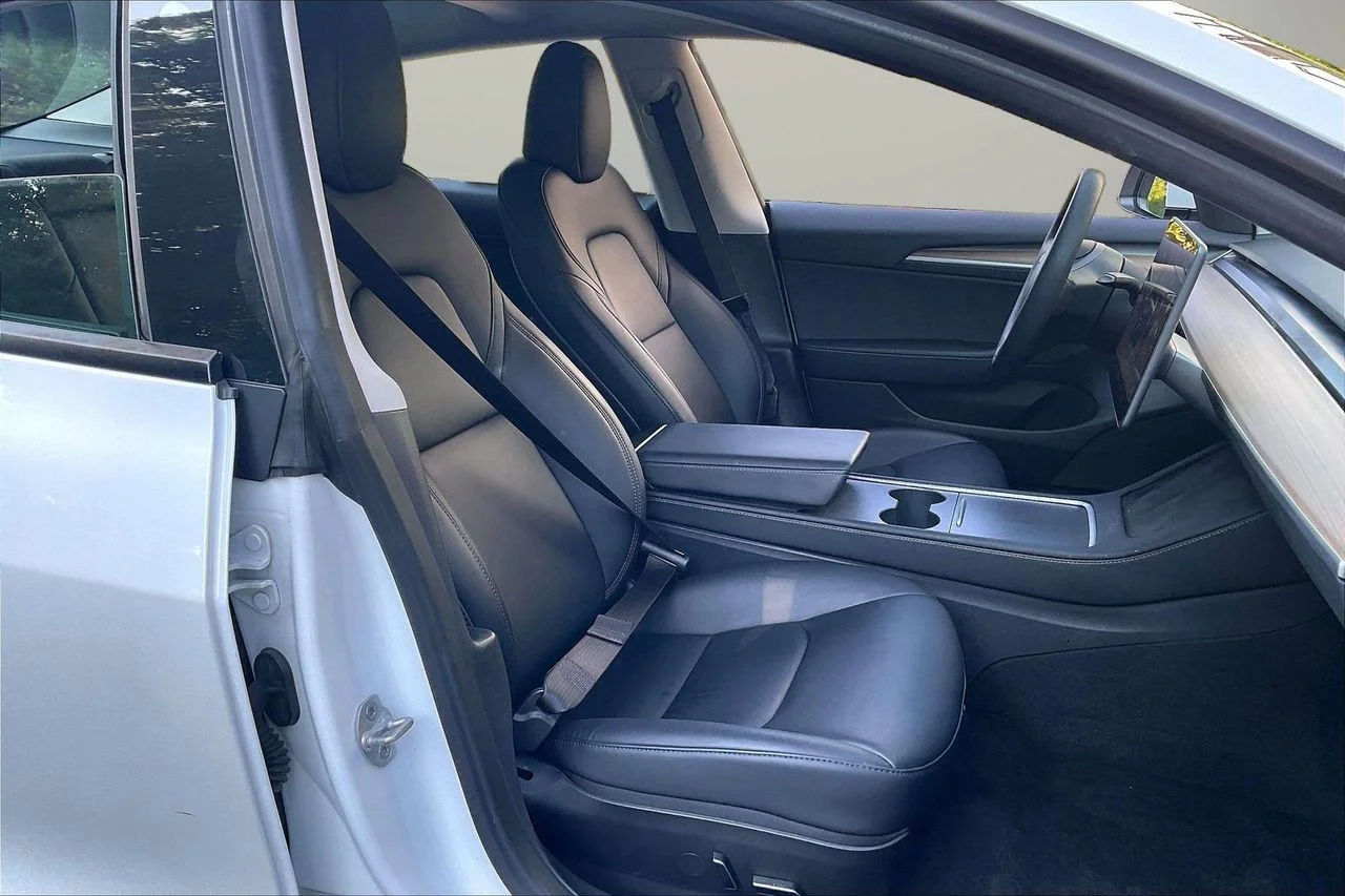 Used 2023  Tesla Base image 25