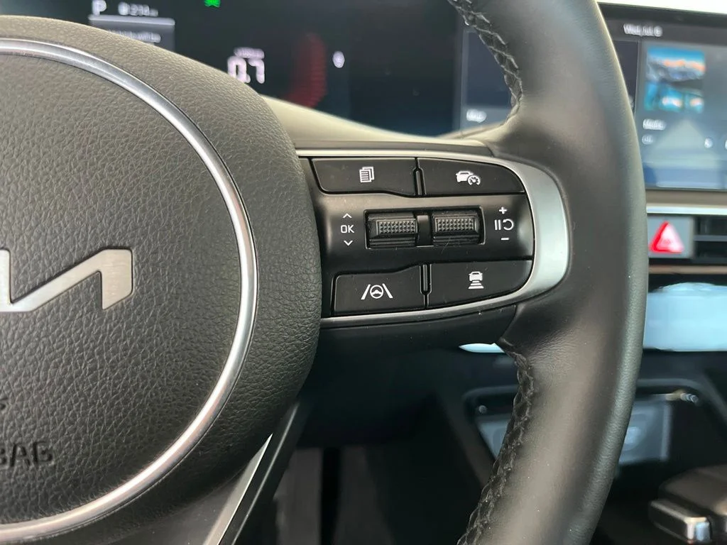 Used 2025 White Kia GT-Line image 7