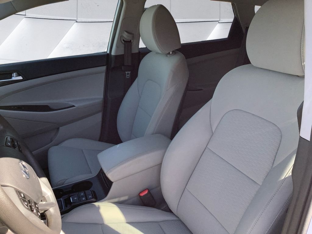 Used 2020 White Hyundai SE image 8
