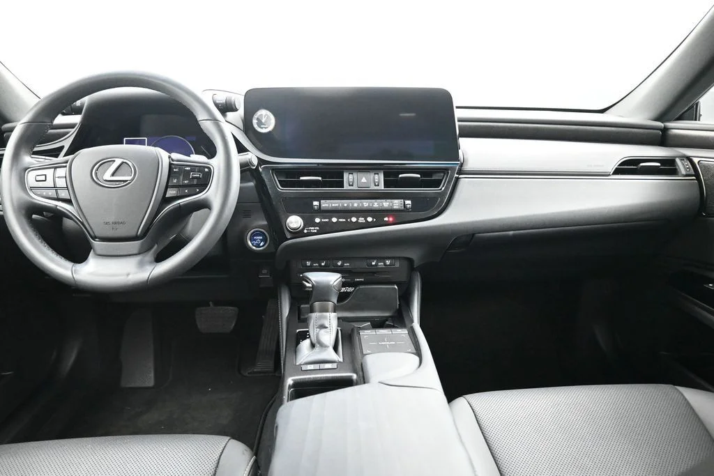 Used 2022 White Lexus 300h image 24