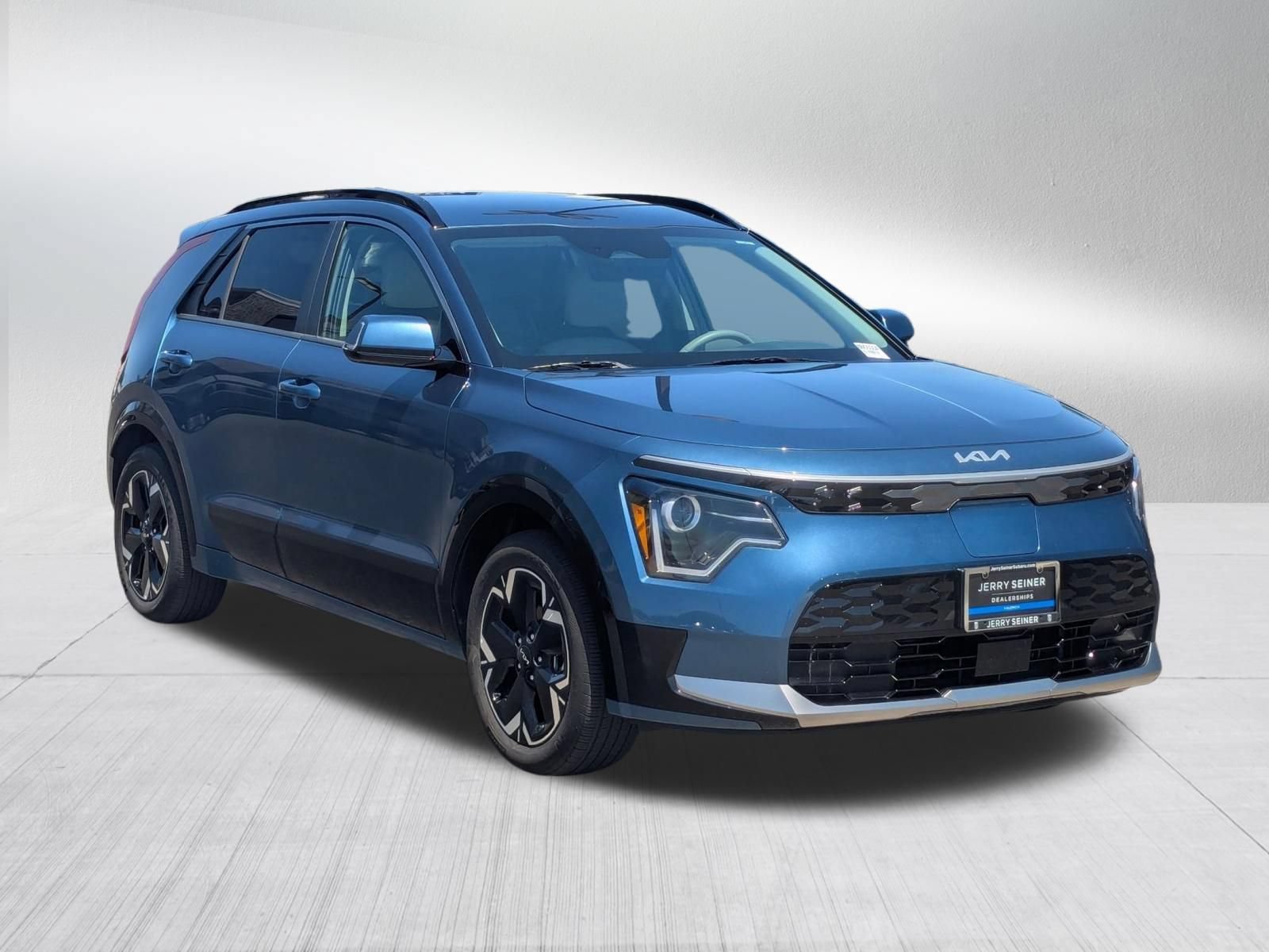Used 2023 Mineral Blue Kia Wind image 7
