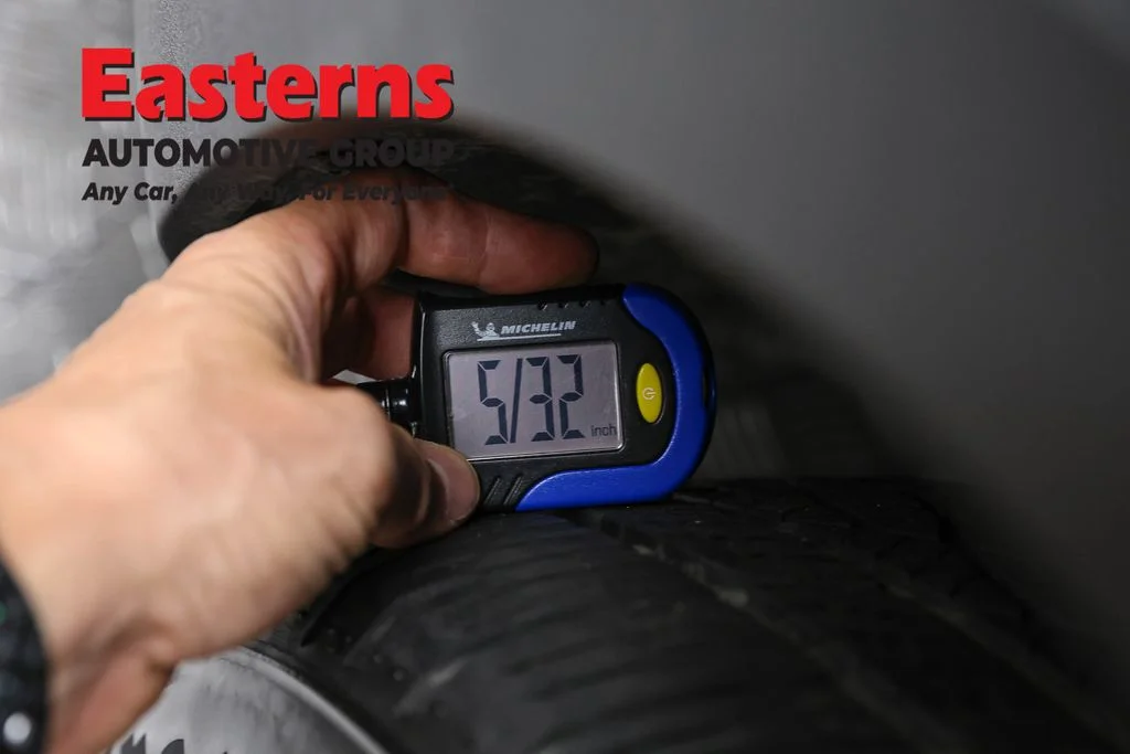 Used 2022 Black Volvo Momentum image 28