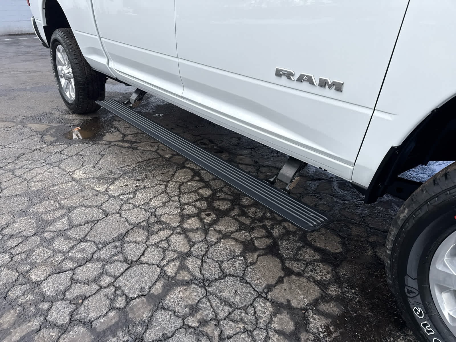 New 2026 Bright White Clear-Coat Exterior Paint RAM Laramie image 26
