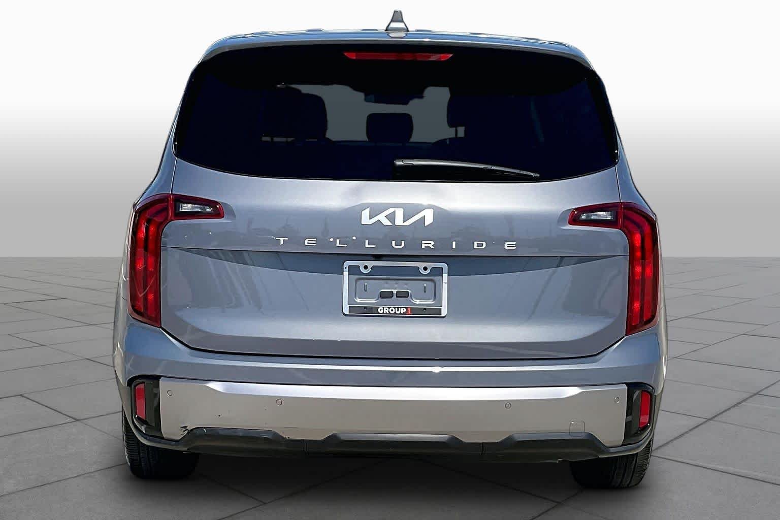 Used 2025 Everlasting Silver Kia LX image 5