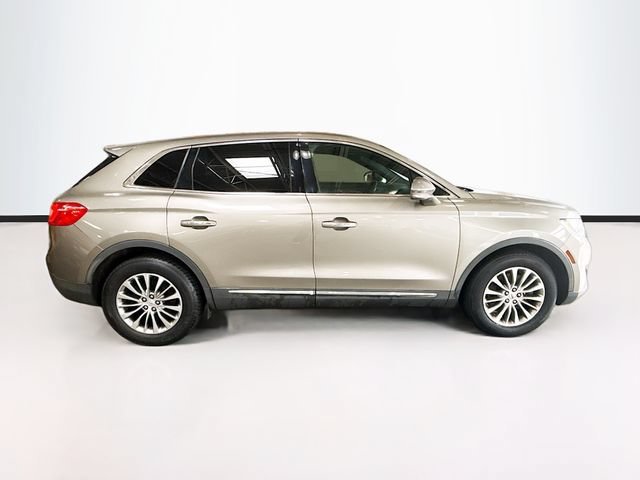 Used 2016 Tan Lincoln Select image 5