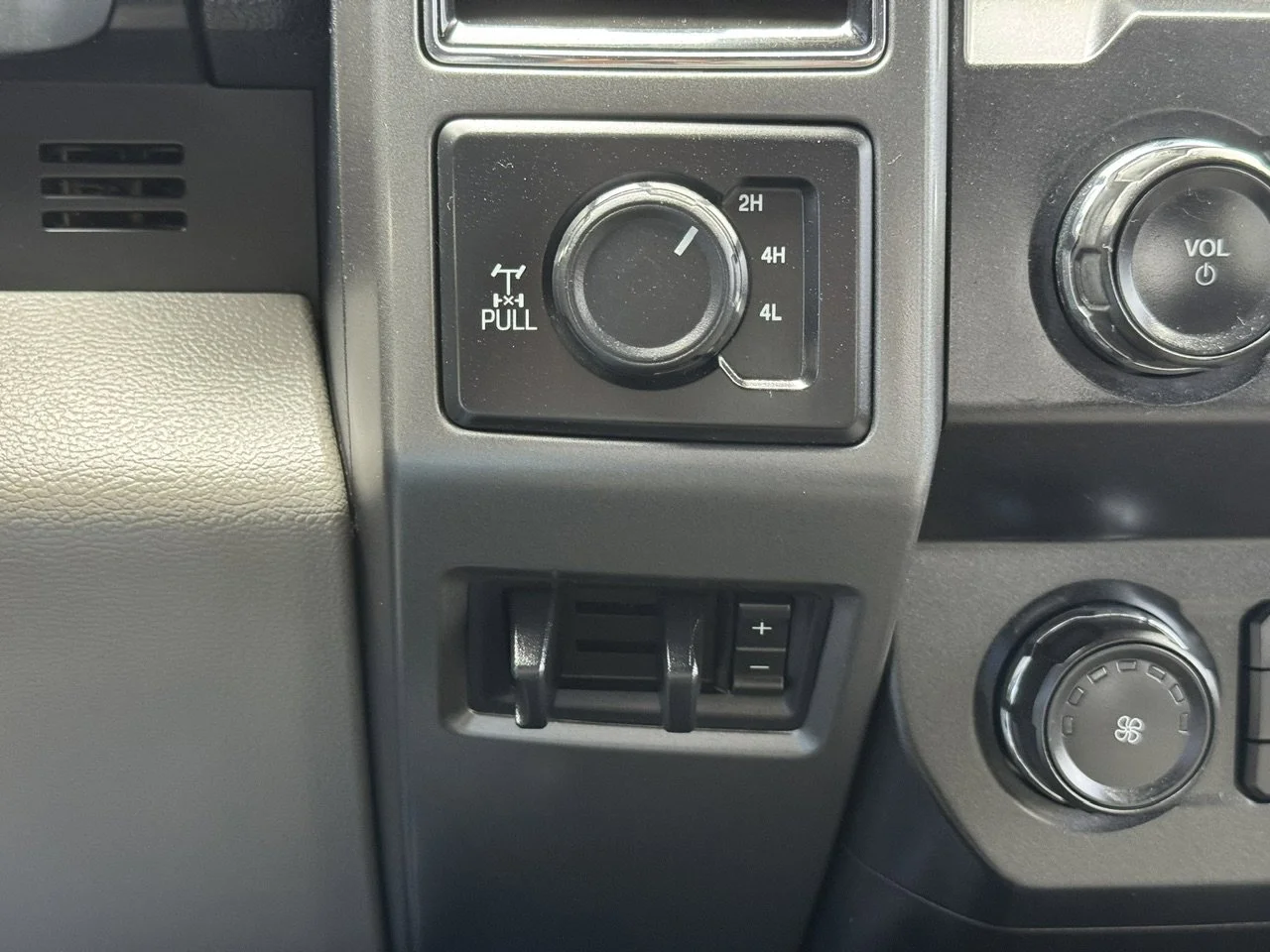 Used 2019 Ingot Silver Ford XLT image 23