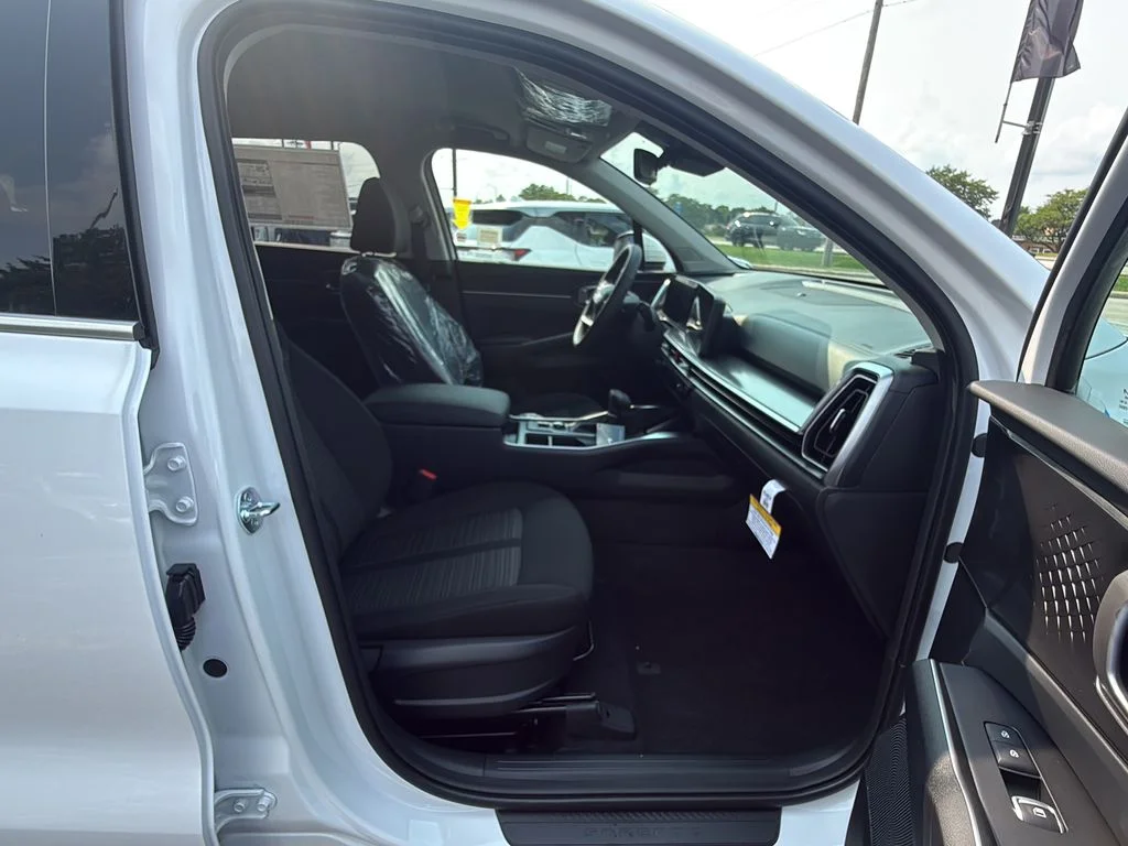 New 2026 Glacial White Pearl Kia LX image 26