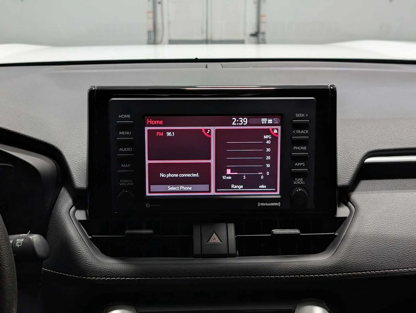 Used 2022 White Toyota LE image 18