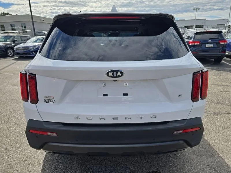 Used 2021 White Kia S image 6