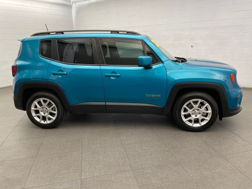 Certified Used 2021 Bikini Metallic Clearcoat Jeep Latitude image 5