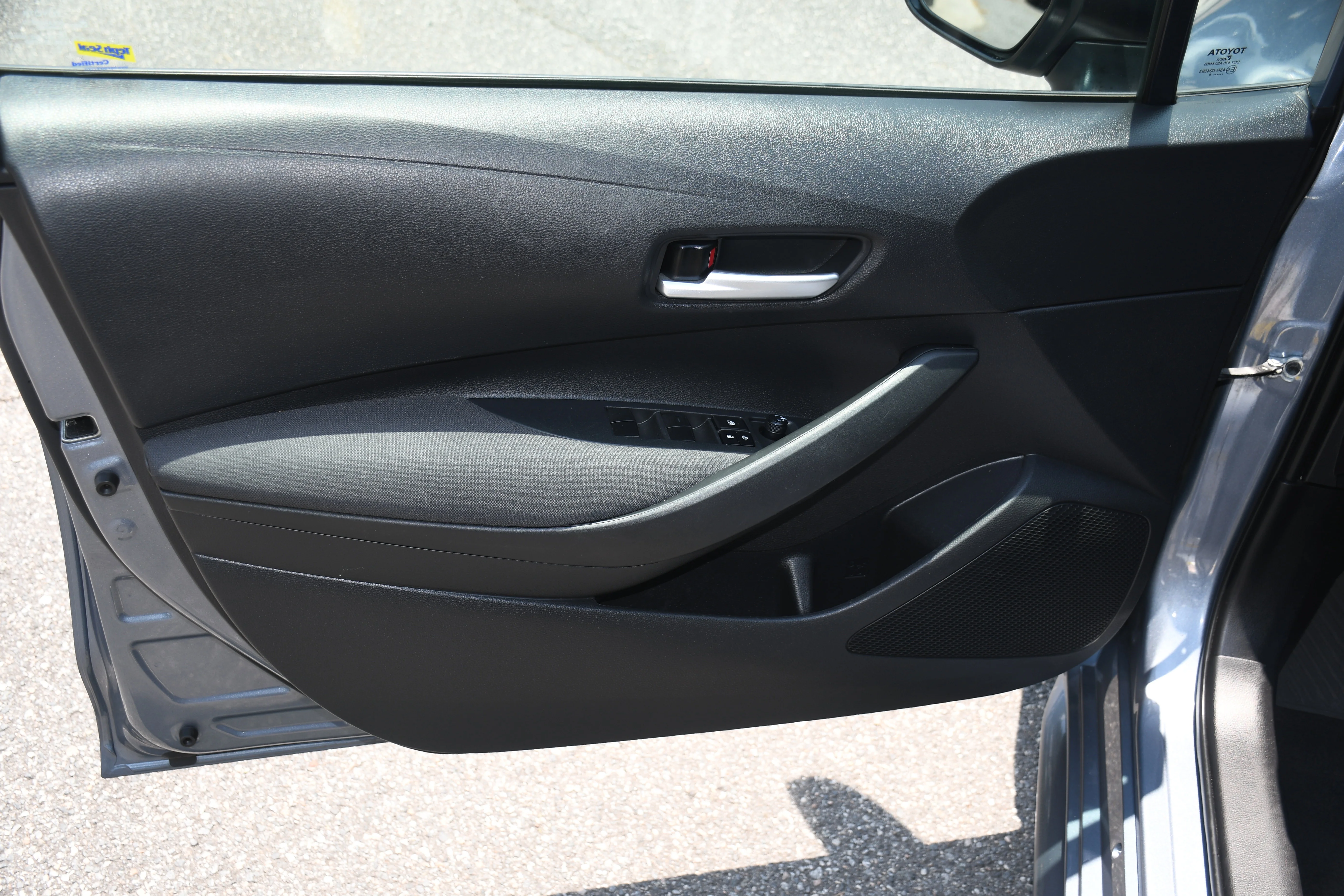 Certified Used 2020  Toyota LE image 7