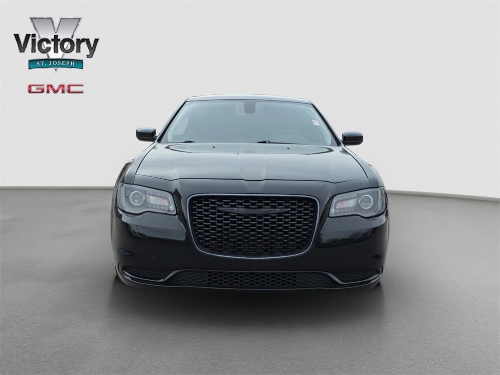 Used 2020 Chrysler 300 Touring with VIN 2C3CCAAG6LH202948 for sale in Kansas City