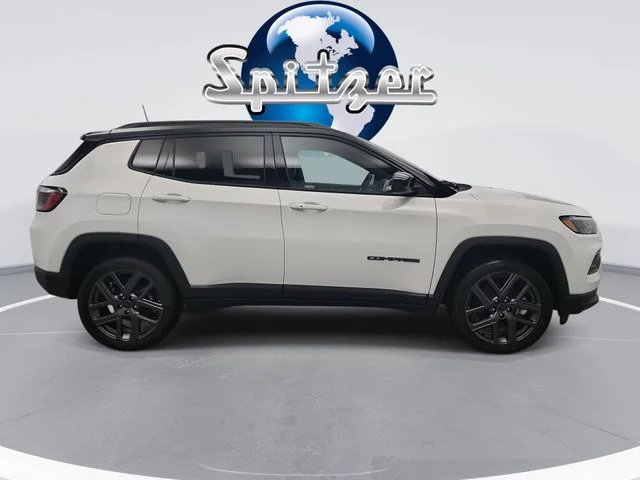 New 2026 Bright White Clear-Coat Exterior Paint Jeep Limited image 10