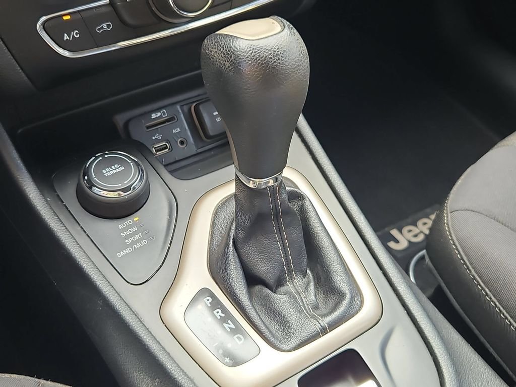 Used 2014 Billet Silver Metallic Jeep Latitude image 26