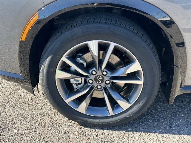 New 2027 GRAPHITE SHADOW INFINITI Luxe AWD image 10