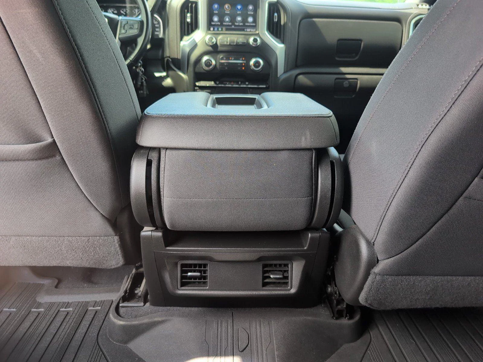 Used 2022 Onyx Black GMC SLE image 34